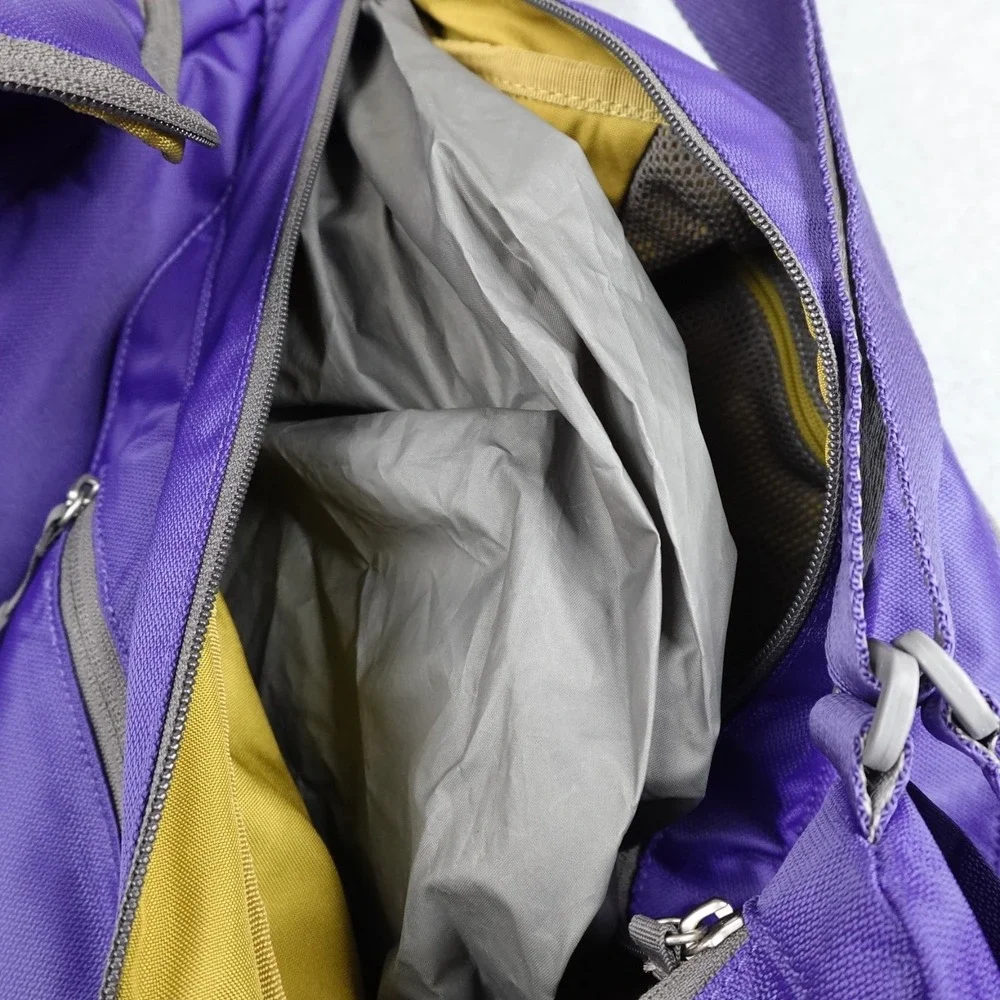 REI Duffle Bag Womens Sling Purple Nylon Gym Workout Class Pack Compartments